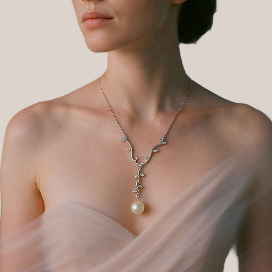 pearl necklace - moonvine - Lyra