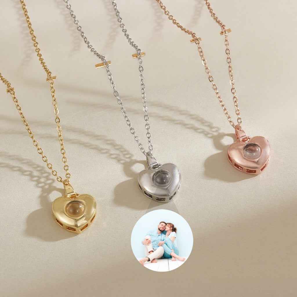 heart projection necklace - Lyra
