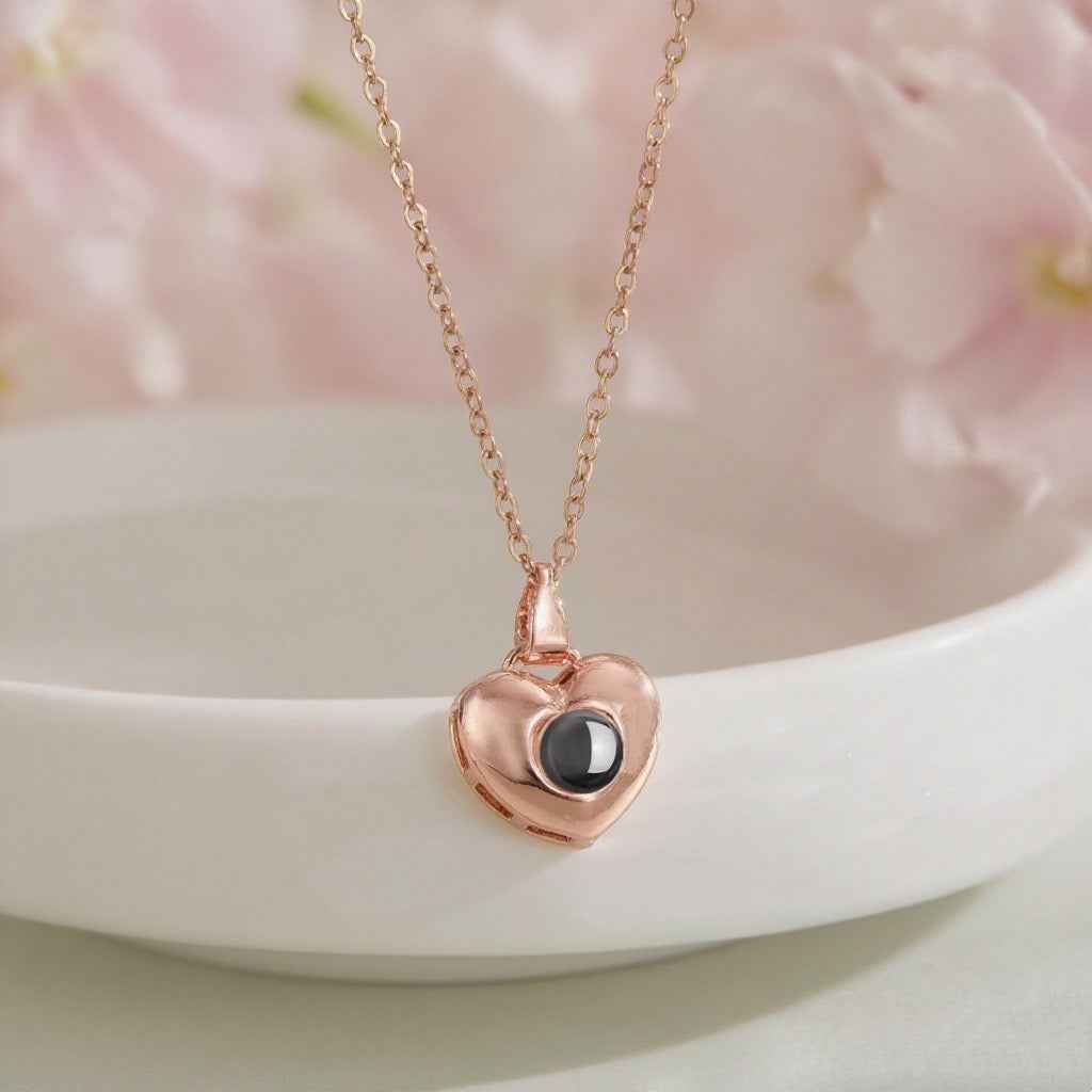 heart projection necklace - Lyra