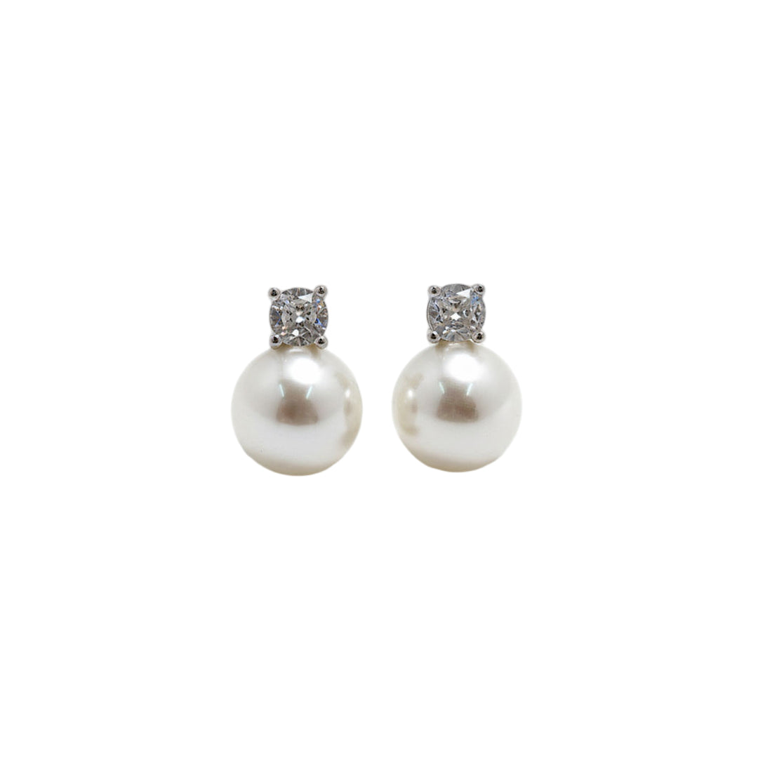 pearl earrings - stud - Lyra