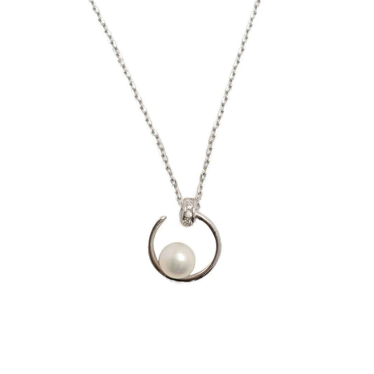 pearl necklace - moon cradle - Lyra